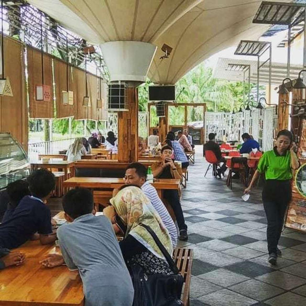 Tempat nongkrong asyik dengan menu kuliner modern di Malang