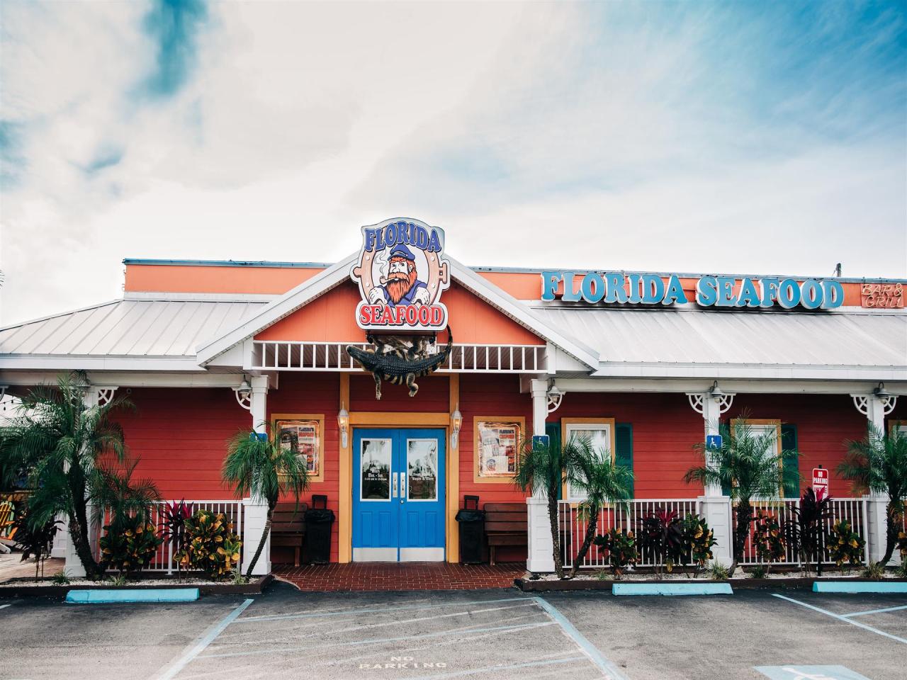 Cari tempat makan seafood terdekat dengan lokasi saya