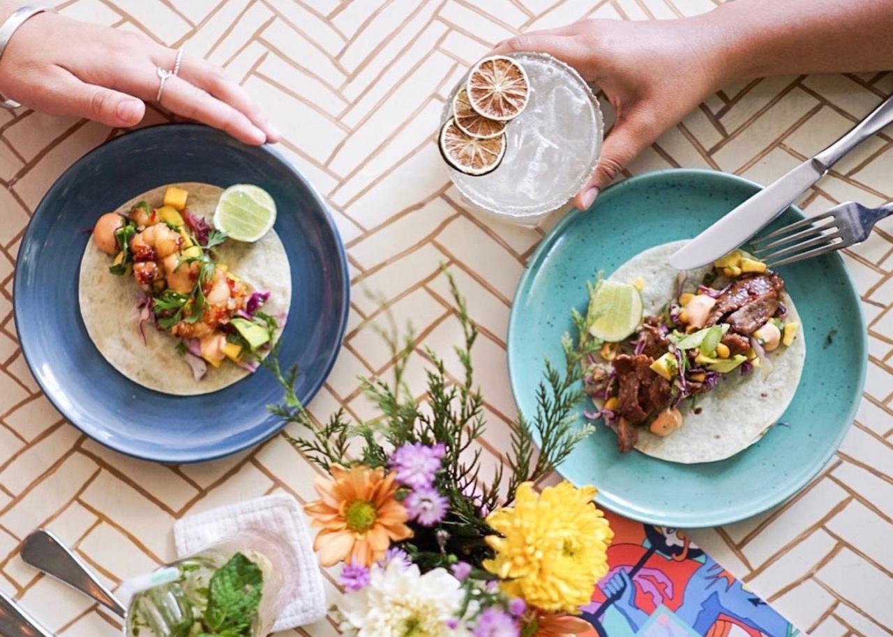 Tempat makan keluarga dengan menu beragam di dekat sini