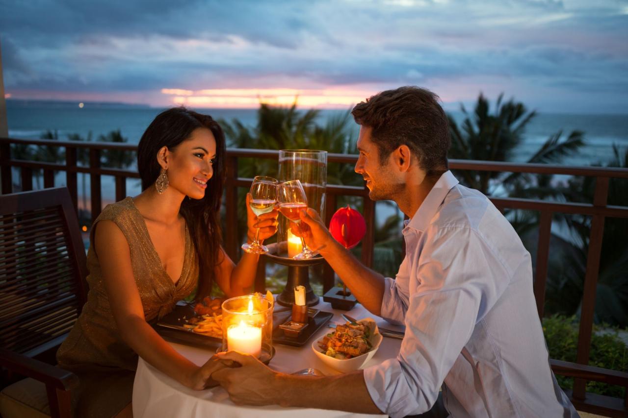 Tempat makan malam romantis dengan pemandangan bagus di sekitar sini