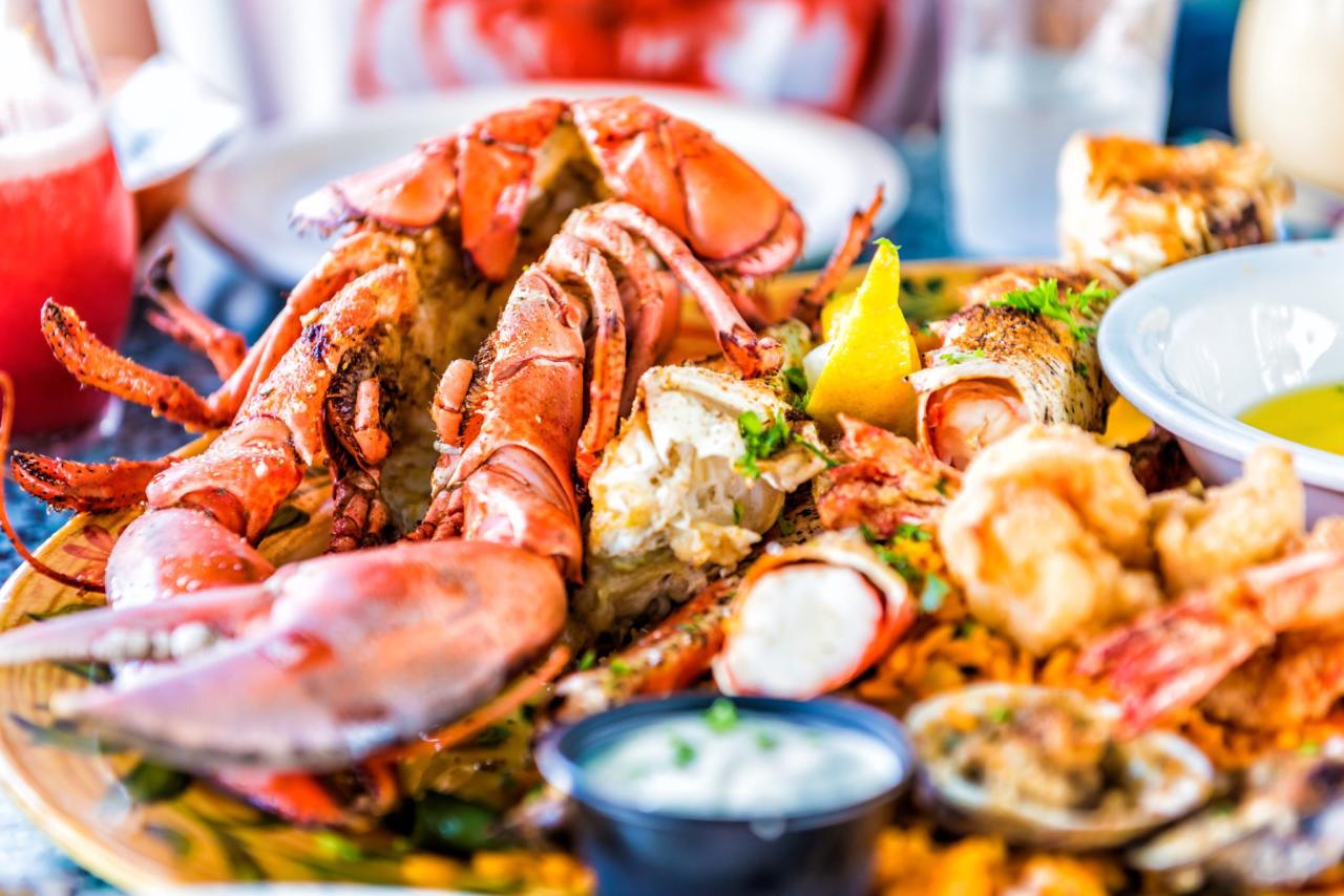 Rekomendasi tempat makan seafood terbaik terdekat