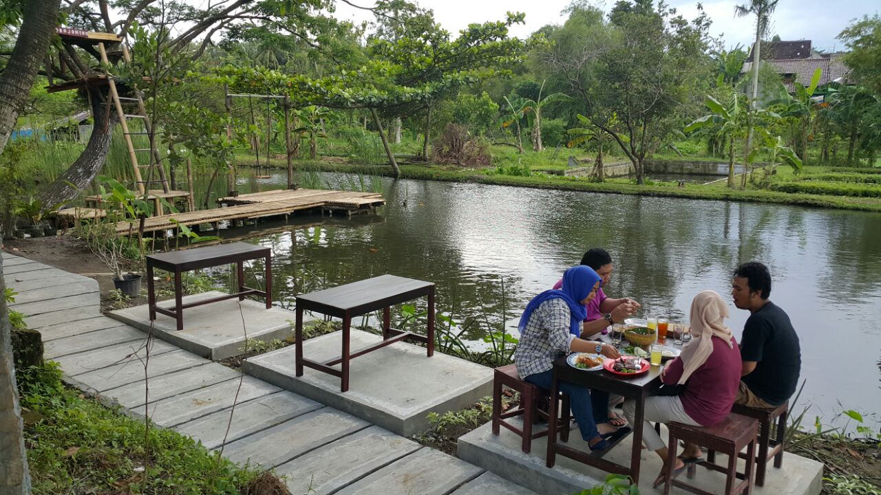 Cari tempat makan keluarga di Jogja yang nyaman dan bersih